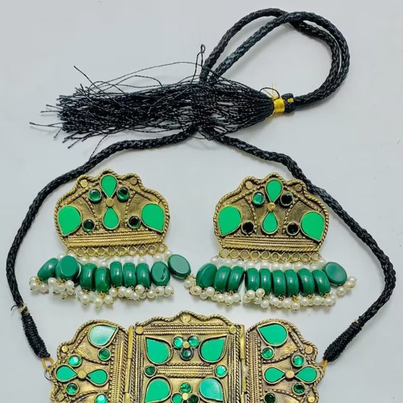 Handmade Jewelry Set, Green Amulet Cum Choker Style Necklace With Earrings - Picture 7 of 7